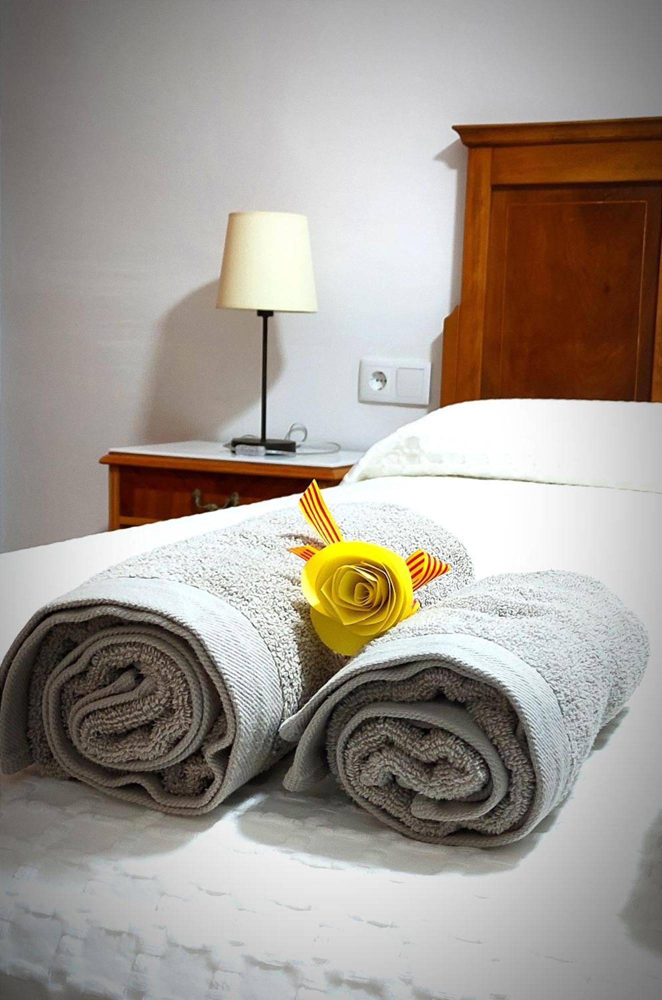 Apartaments Rurals Cal Parro, Batea ภายนอก รูปภาพ